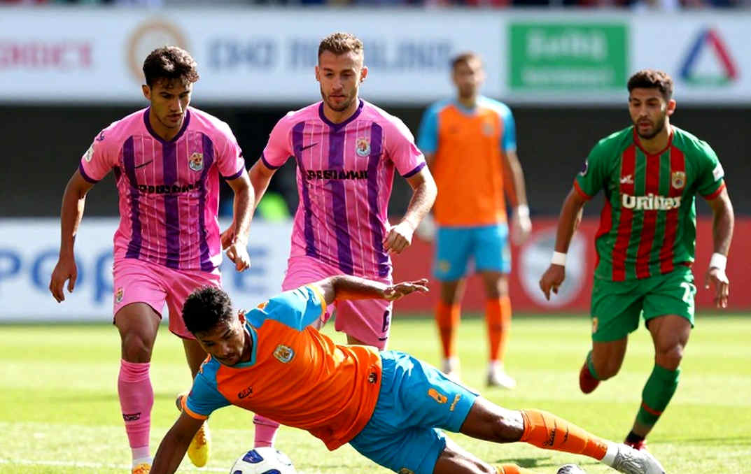 হুলসেলের সেই হুমকি: ১৯ বছরের রেফারি, পঞ্চম স্তরের ফুটবল এবং নিয়মের বইয়ের ফাঁক হুলসেলের সেই হুমকি: ১৯ বছরের রেফারি, পঞ্চম স্তরের ফুটবল এবং নিয়মের বইয়ের ফাঁক