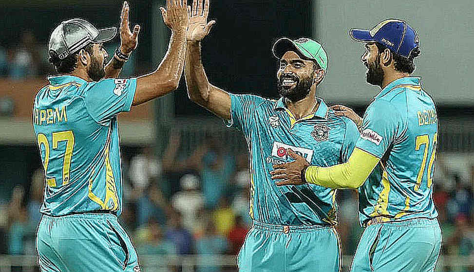 বার্টলেটের স্পেল ওয়াকায় কুইন্সল্যান্ডকে এগিয়ে দিল, কিন্তু আসল গল্পটা ডাব্লিউএ-র ফ্লু-ওয়ার্ড বার্টলেটের স্পেল ওয়াকায় কুইন্সল্যান্ডকে এগিয়ে দিল, কিন্তু আসল গল্পটা ডাব্লিউএ-র ফ্লু-ওয়ার্ড