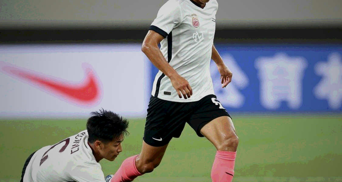বেঞ্চ থেকে ভাঙা ক্যাম্প: রোনালদোর ৯০ মিনিট আর পর্তুগালের প্রজন্ম-হাতবদলের খতিয়ান বেঞ্চ থেকে ভাঙা ক্যাম্প: রোনালদোর ৯০ মিনিট আর পর্তুগালের প্রজন্ম-হাতবদলের খতিয়ান