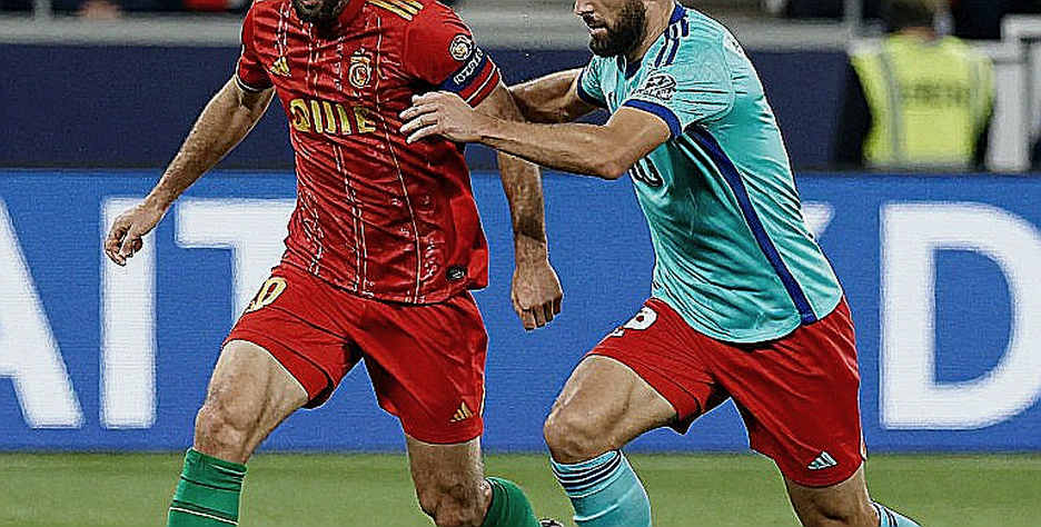 A Centre-Back at Right-Back: Araujo's Ledger of Revival and the Two Facts That Don't Add Up