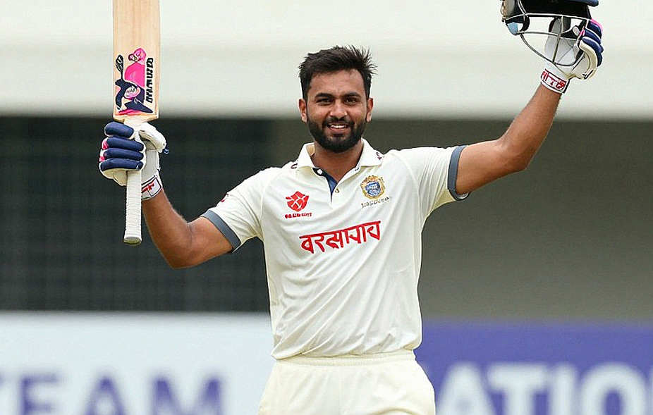 ভোরের প্রথম ঘণ্টা: চট্টগ্রামের উইকেট, ফাঁকা গ্যালারি আর যে চতুর্থ স্পেল কেউ গণনা করে না ভোরের প্রথম ঘণ্টা: চট্টগ্রামের উইকেট, ফাঁকা গ্যালারি আর যে চতুর্থ স্পেল কেউ গণনা করে না