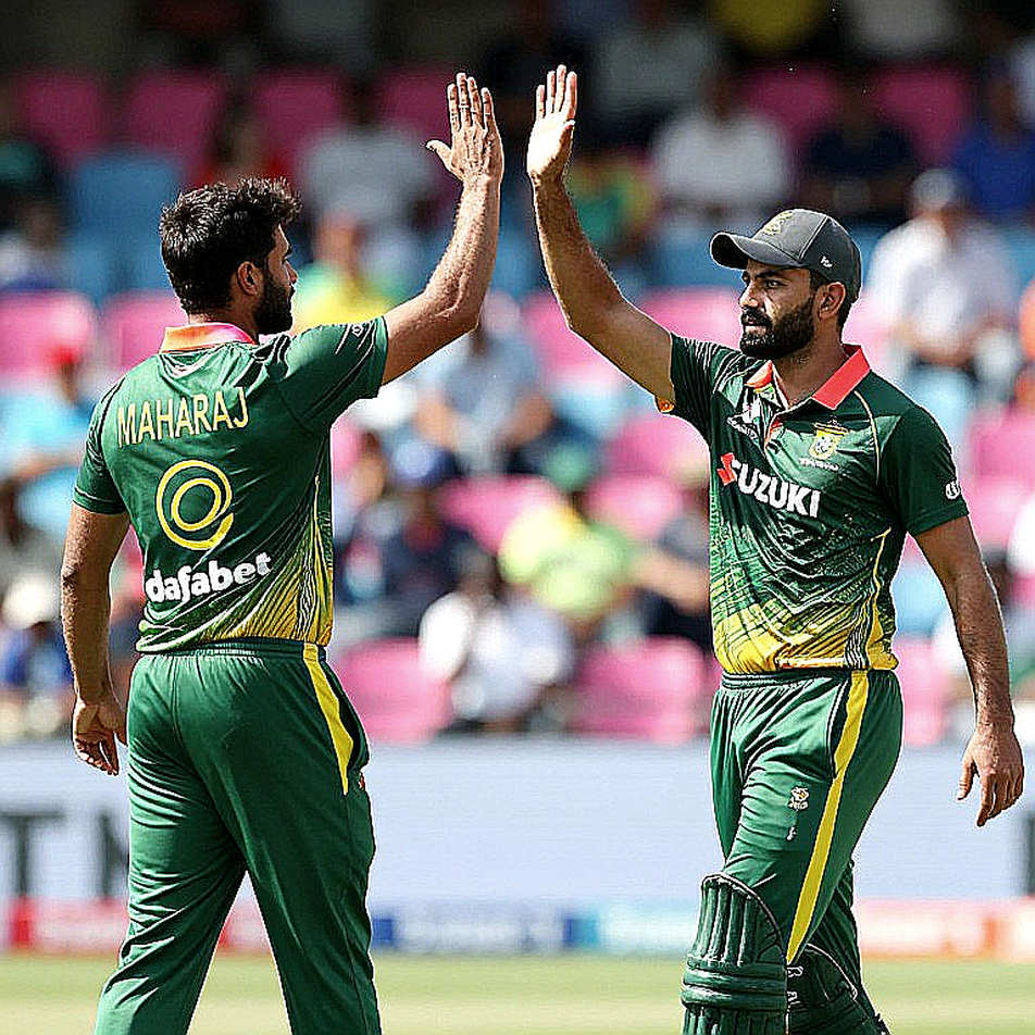 চুক্তির নীরব ঘণ্টা: তালিকায় যে নামটা ছিল না, আর দরপত্রে যে নামটা ধরা পড়ল চুক্তির নীরব ঘণ্টা: তালিকায় যে নামটা ছিল না, আর দরপত্রে যে নামটা ধরা পড়ল